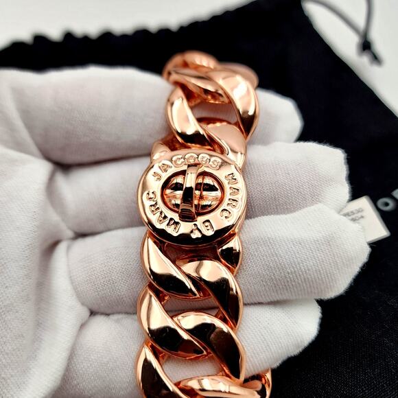 MARC BY MARC JACOBS Katie Turn Lock Rose Gold Bracelet 7.5" - Picture 7 of 14